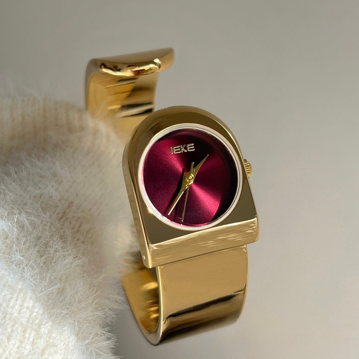 Minimalist retro dumb clock bracelet watch for women - niche, high-end, light luxury, exquisite, and elegant ladies' watch