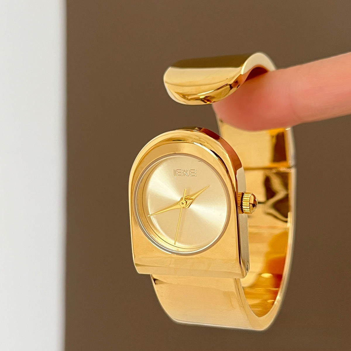 Minimalist retro dumb clock bracelet watch for women - niche, high-end, light luxury, exquisite, and elegant ladies' watch