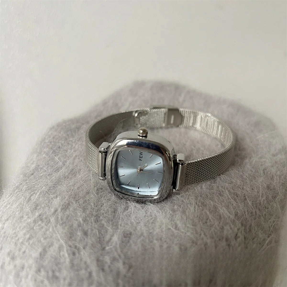 Blue mother-of-pearl dial watch - women's elegant, niche, high-end, exquisite quartz watch
