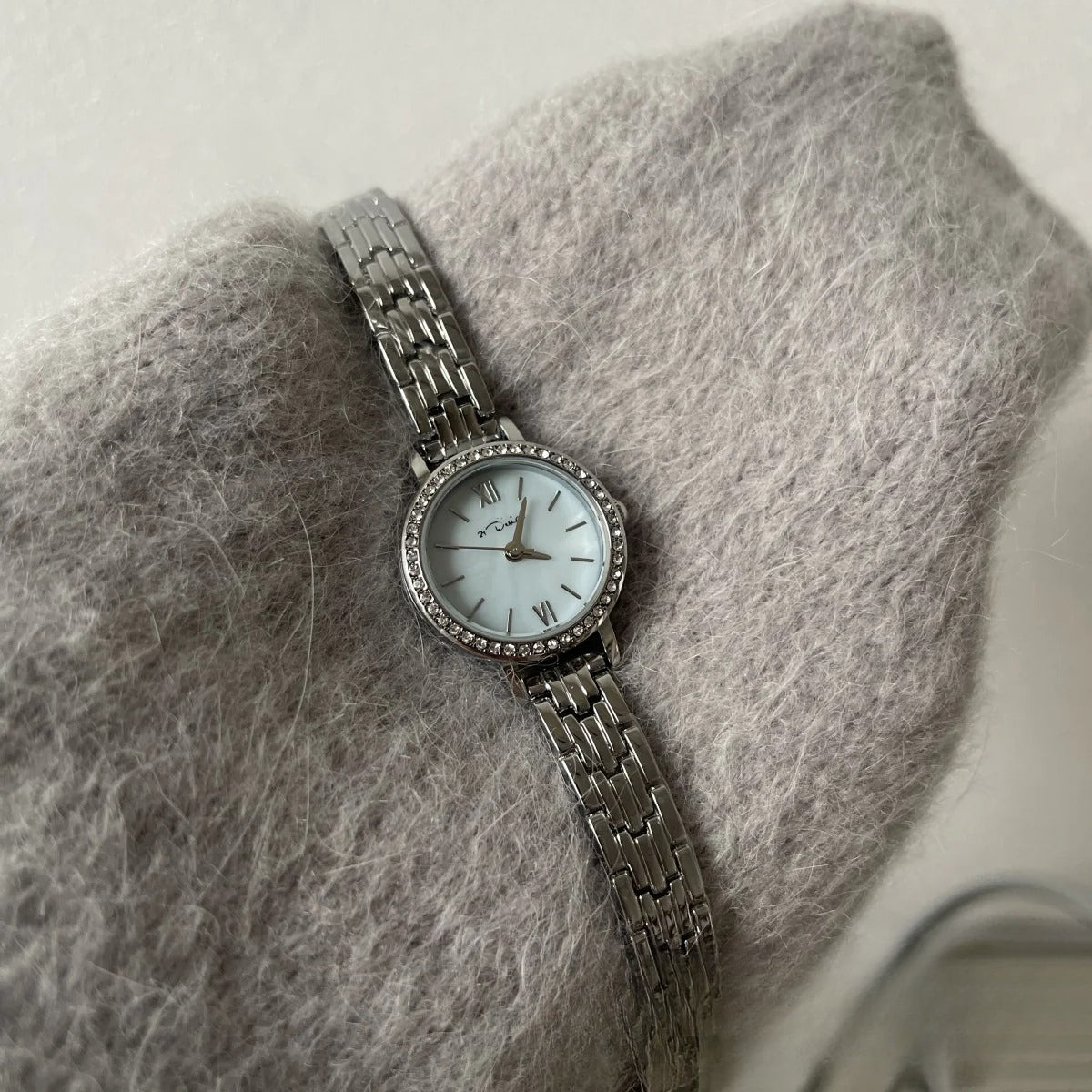 Blue mother-of-pearl dial watch - women's elegant, niche, high-end, exquisite quartz watch