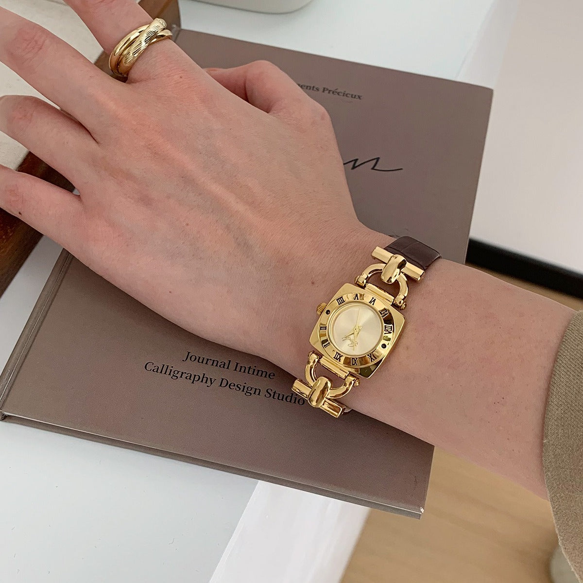 Vintage brown-gold mid-century modern fashionable elegant high-end waterproof women's watch