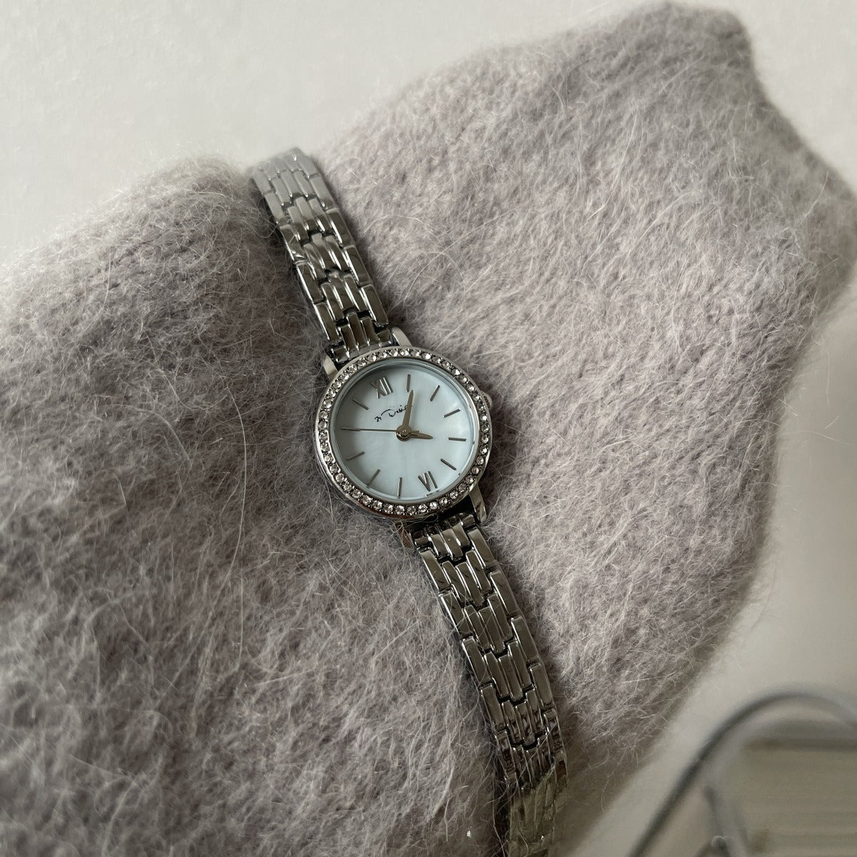 Blue mother-of-pearl dial watch - women's elegant, niche, high-end, exquisite quartz watch