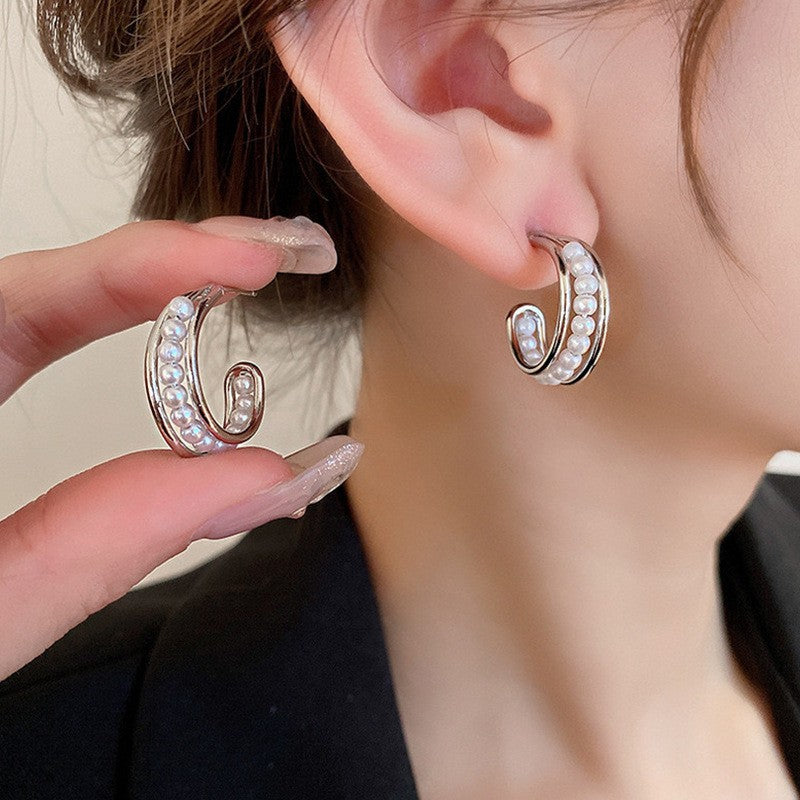 Earrings: luxurious and sophisticated 925 sterling silver stud earrings with pearls. elegant and versatile, a timeless classic