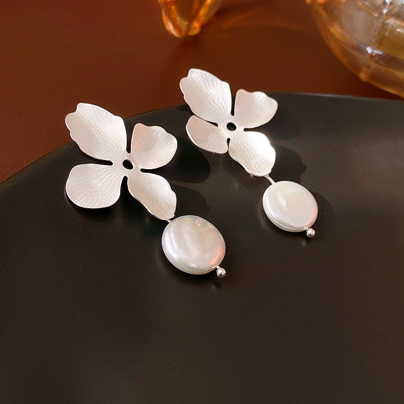 Real gold electroplated silver needle pearl flower earrings fashionelegant earrings accessible luxuryclassy earrings