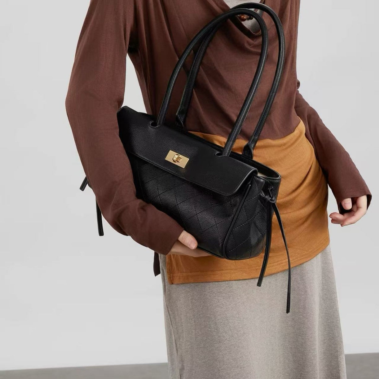 Genuine leather fashion baguette bag for women, 2026 new large capacity shoulder bag, underarm bag, high-end tote bag