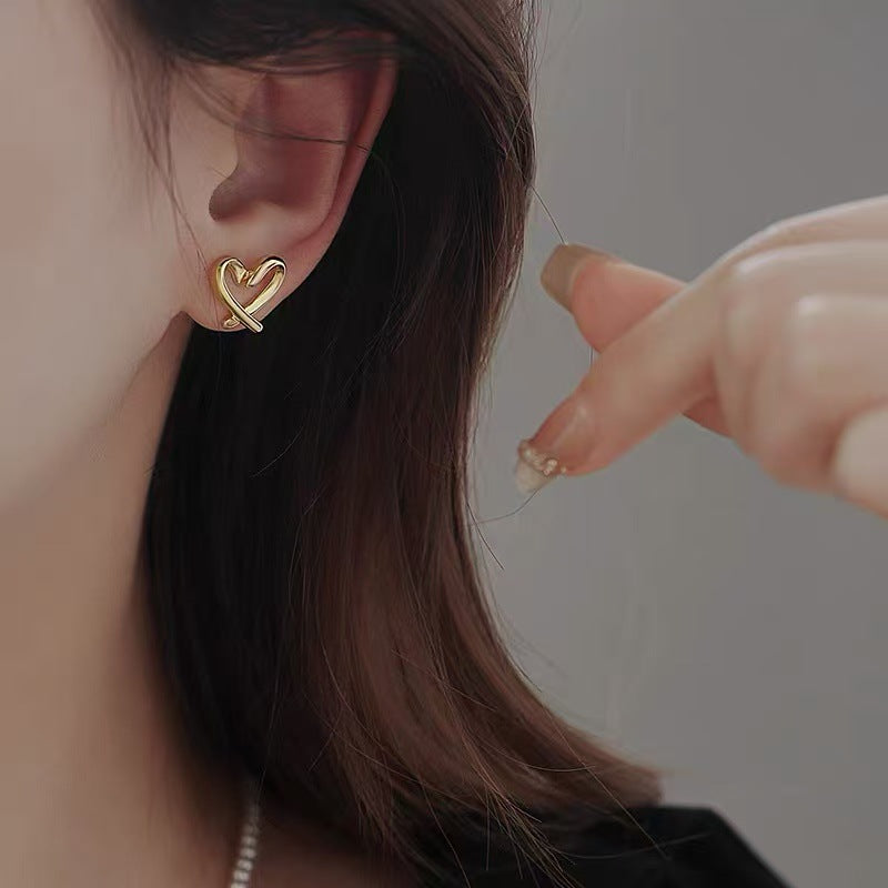 Earrings: luxurious and sophisticated 925 sterling silver stud earrings with pearls. elegant and versatile, a timeless classic