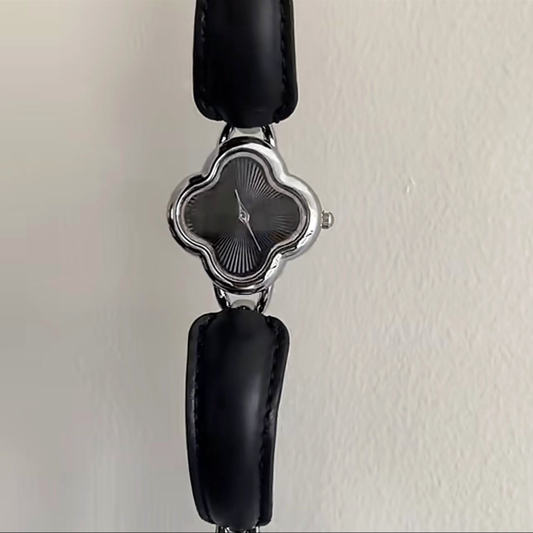 2026 trendy women's watches: vintage-inspired, high-end, exquisite, stylish, niche, and accessible luxury quartz wristwatches