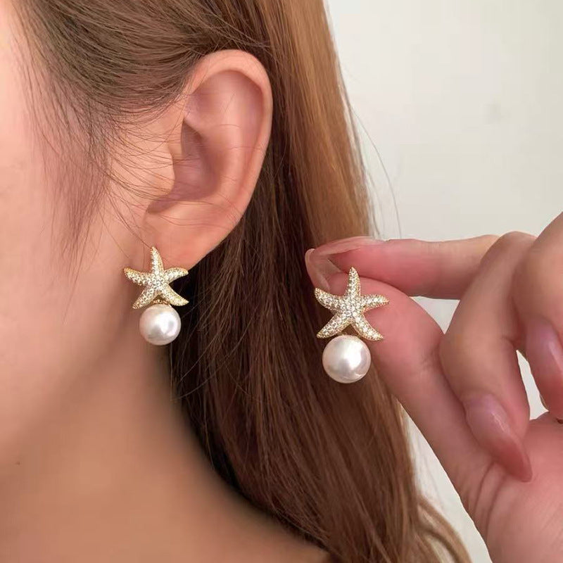 Earrings: luxurious and sophisticated 925 sterling silver stud earrings with pearls. elegant and versatile, a timeless classic