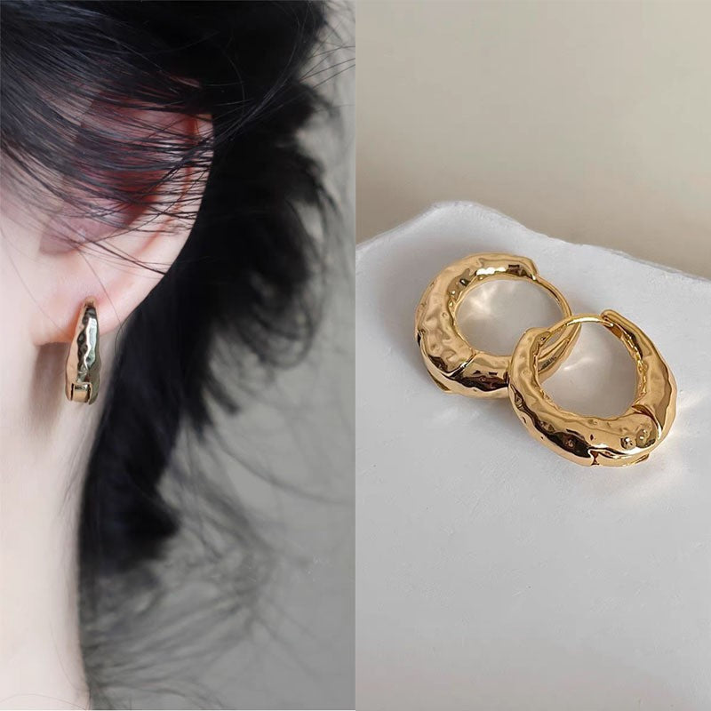 Earrings: luxurious and sophisticated 925 sterling silver stud earrings with pearls. elegant and versatile, a timeless classic