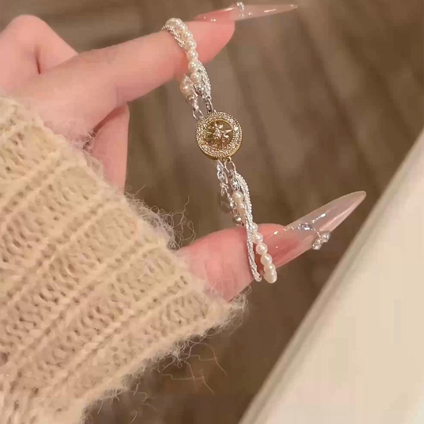 French retro zircon starburst pearl bracelet - exquisite, elegant, versatile, and luxurious for women