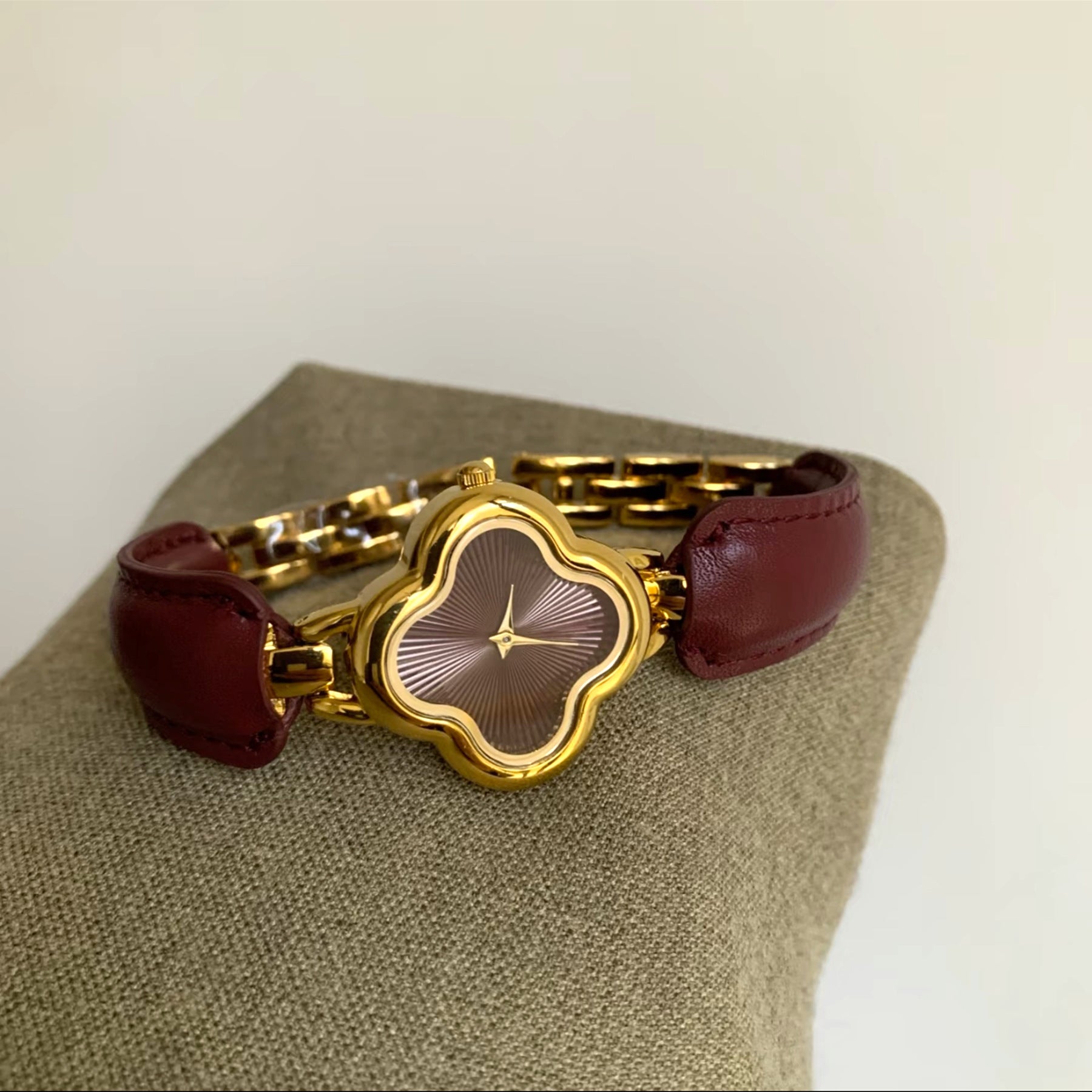 2026 trendy women's watches: vintage-inspired, high-end, exquisite, stylish, niche, and accessible luxury quartz wristwatches