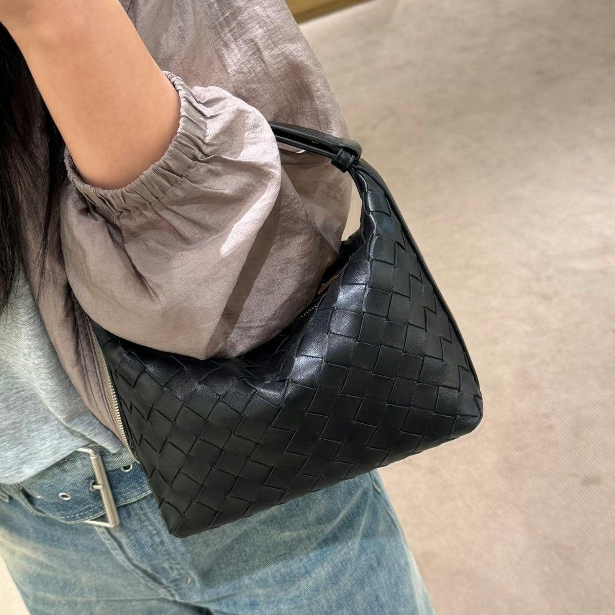 Cross-border explosion BV same lunch box bag, handwoven bag, versatile handbag, casual versatile shoulder underarm bag, women