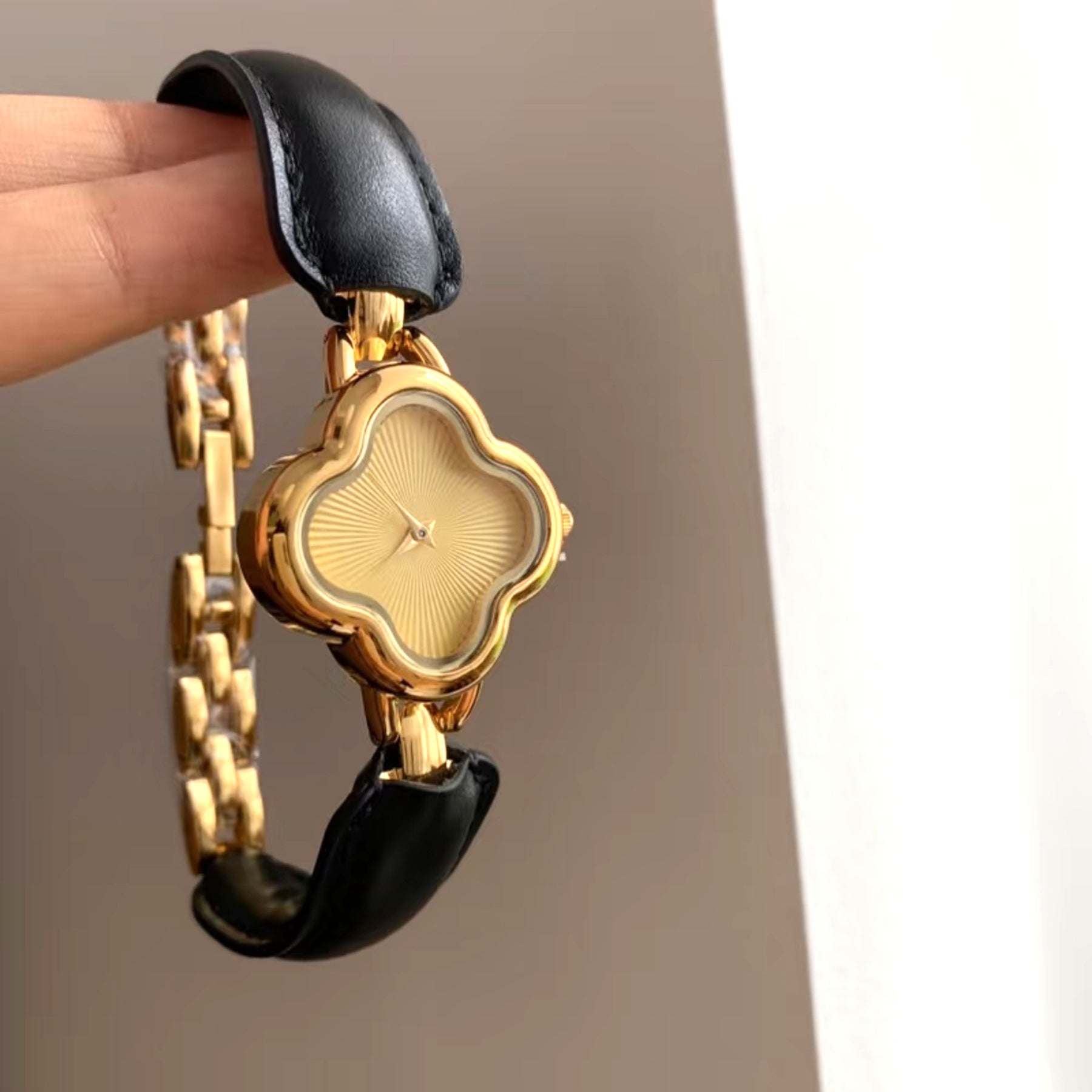 2026 trendy women's watches: vintage-inspired, high-end, exquisite, stylish, niche, and accessible luxury quartz wristwatches