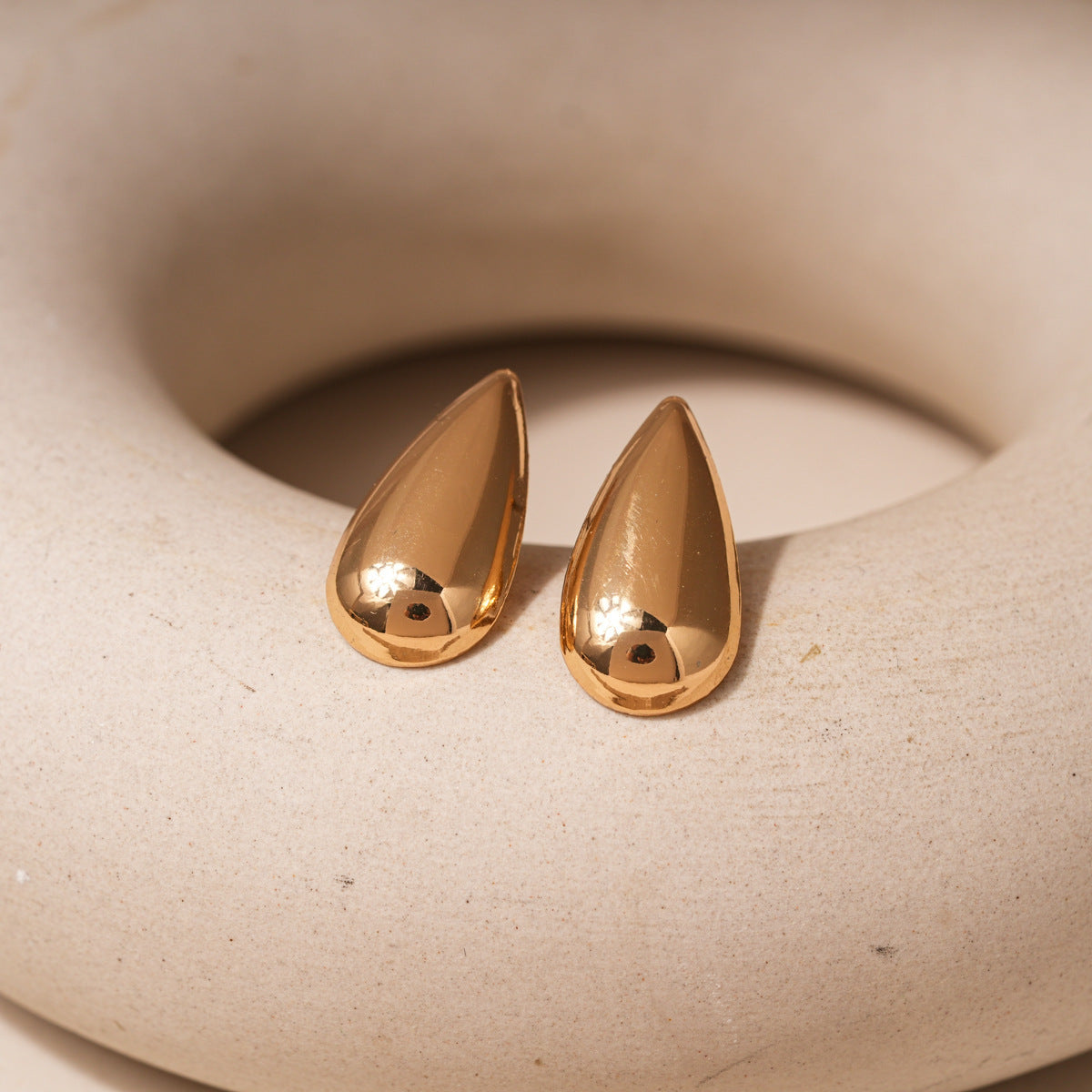 Real gold electroplated silver needle pearl flower earrings fashionelegant earrings accessible luxuryclassy earrings
