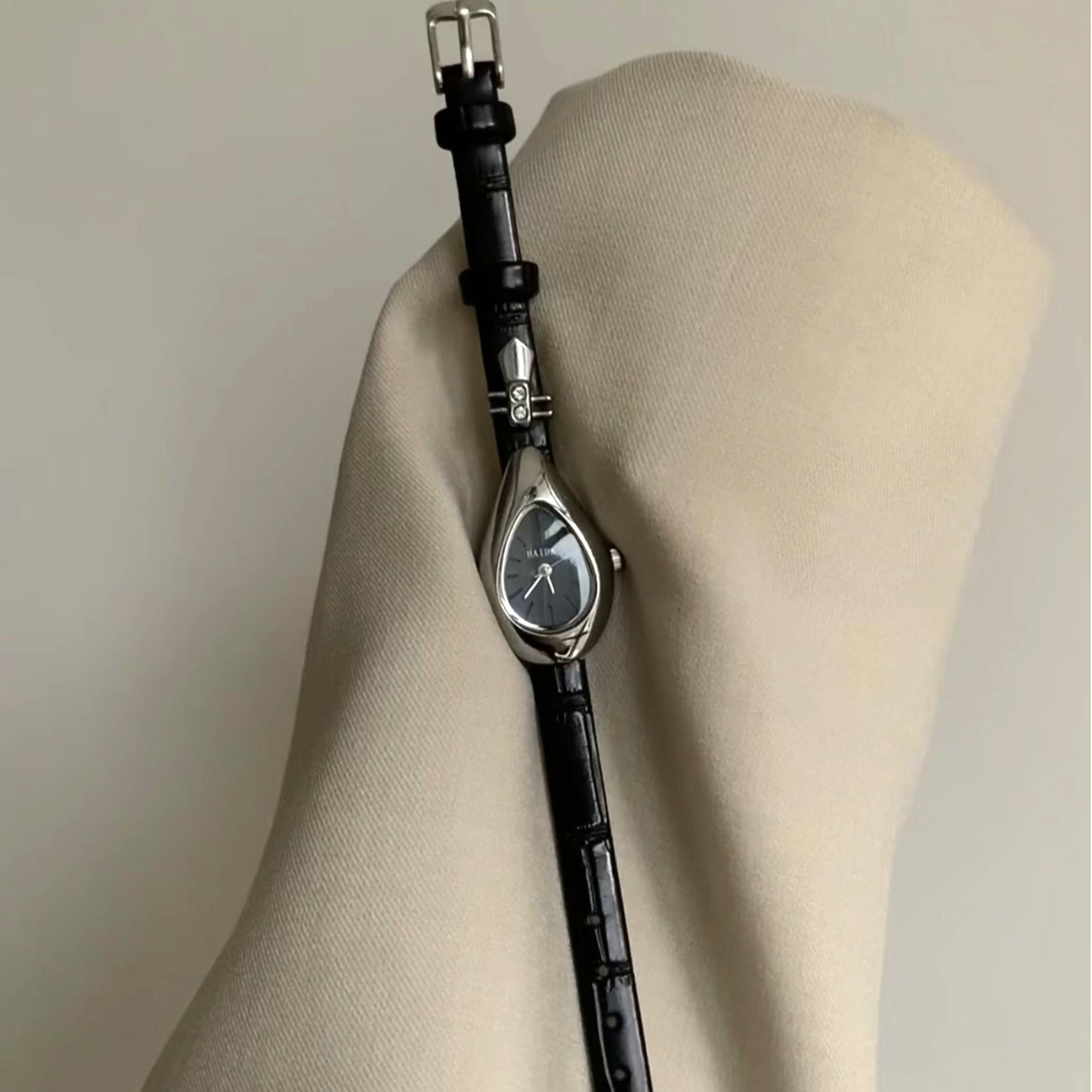 2026 trendy women's watches: vintage-inspired, high-end, exquisite, stylish, niche, and accessible luxury quartz wristwatches