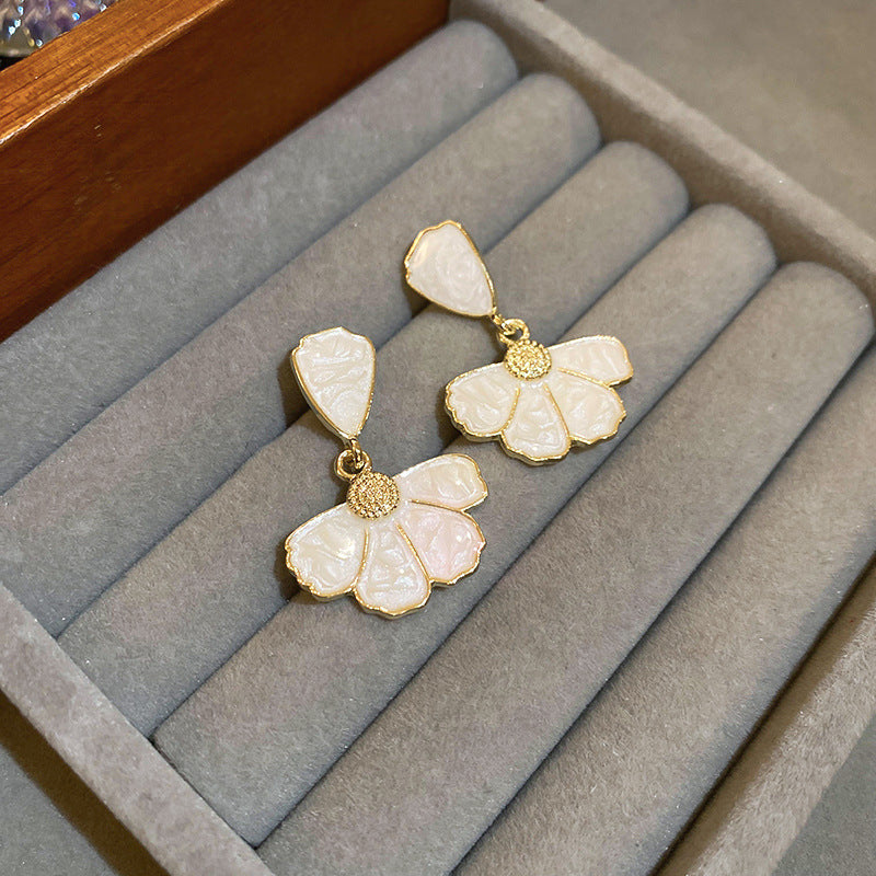 Real gold electroplated silver needle pearl flower earrings fashionelegant earrings accessible luxuryclassy earrings