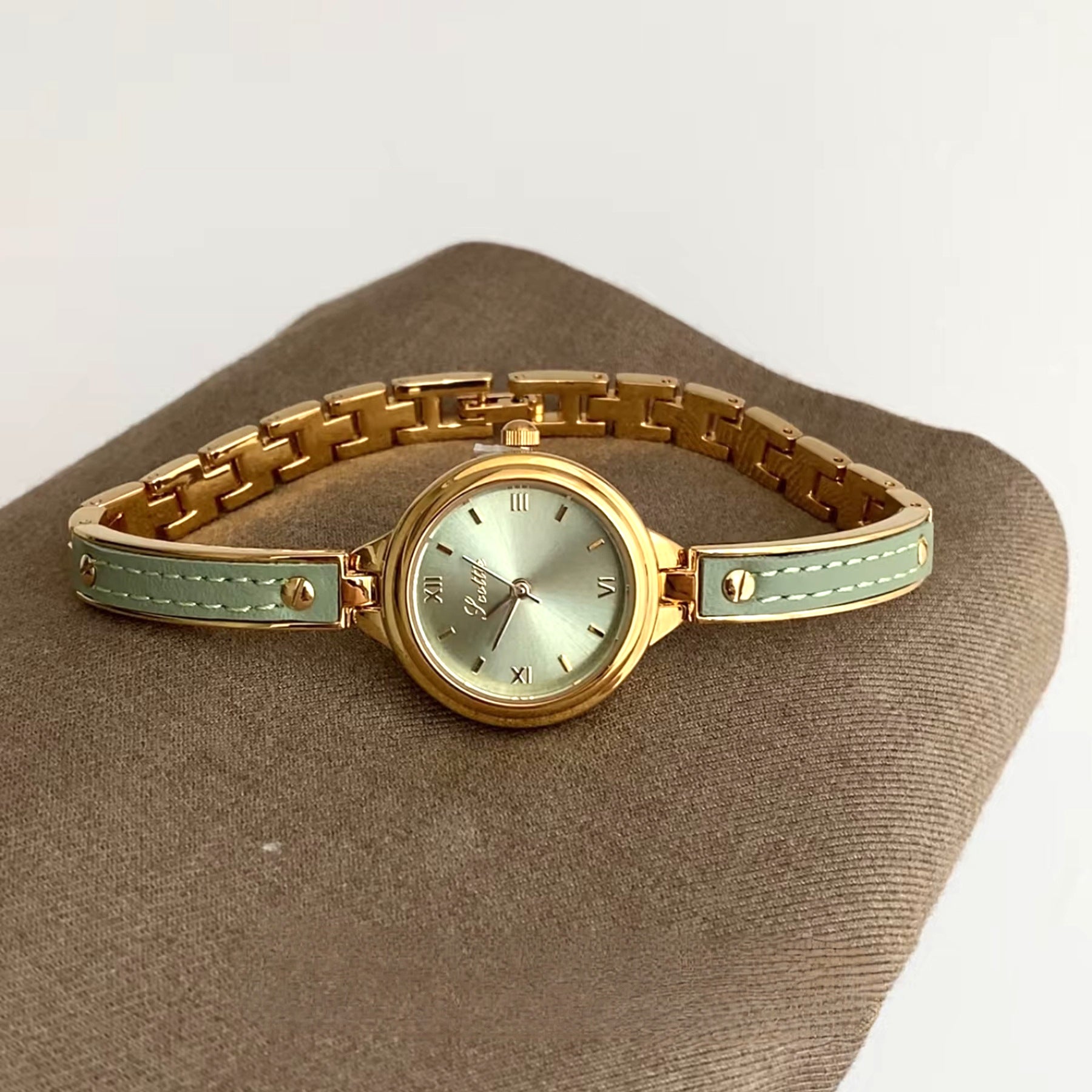 2026 trendy women's watches: vintage-inspired, high-end, exquisite, stylish, niche, and accessible luxury quartz wristwatches
