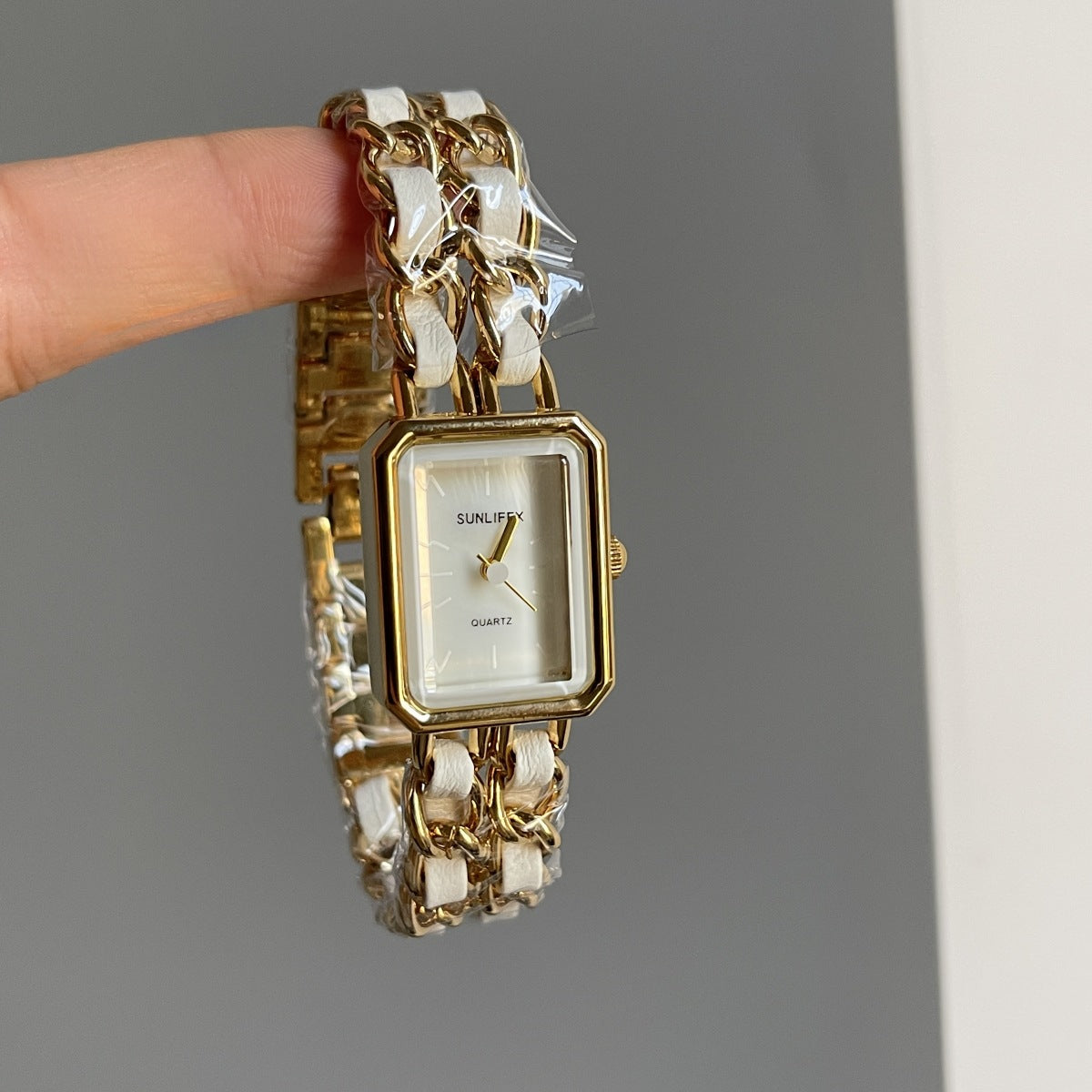 Niche style medieval style vintage watch for women niche styleaccessible luxuryretro exquisite classy golden steel strap watch