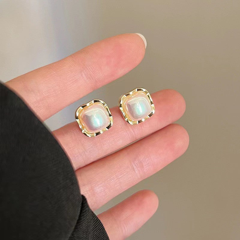 Earrings: luxurious and sophisticated 925 sterling silver stud earrings with pearls. elegant and versatile, a timeless classic