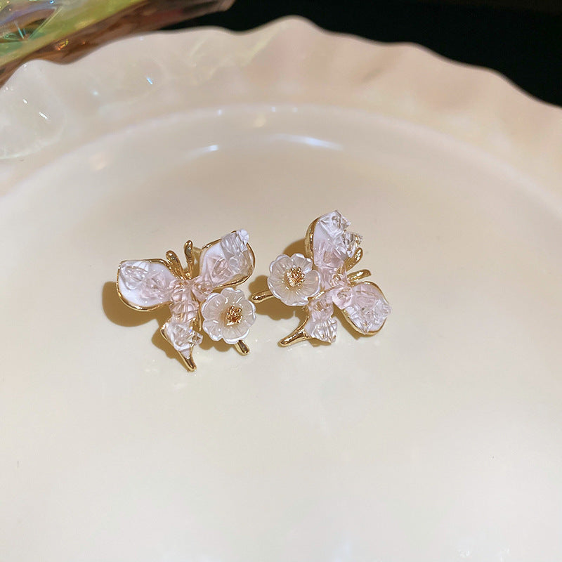 Silver needle gradient crystal flower earrings - chic design studs, versatile everyday earrings for a touch of elegance