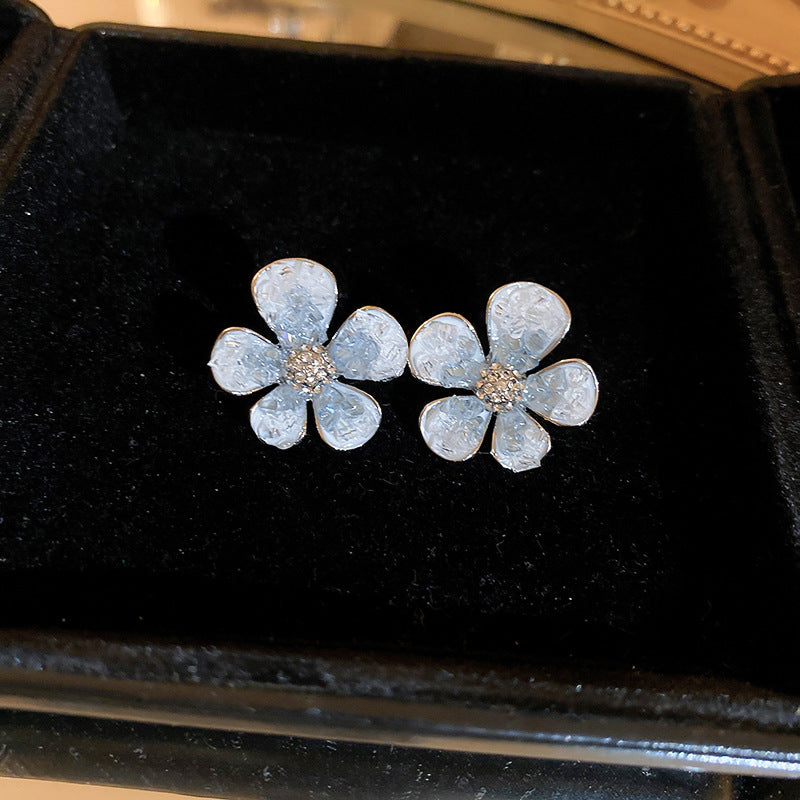 Silver needle gradient crystal flower earrings - chic design studs, versatile everyday earrings for a touch of elegance