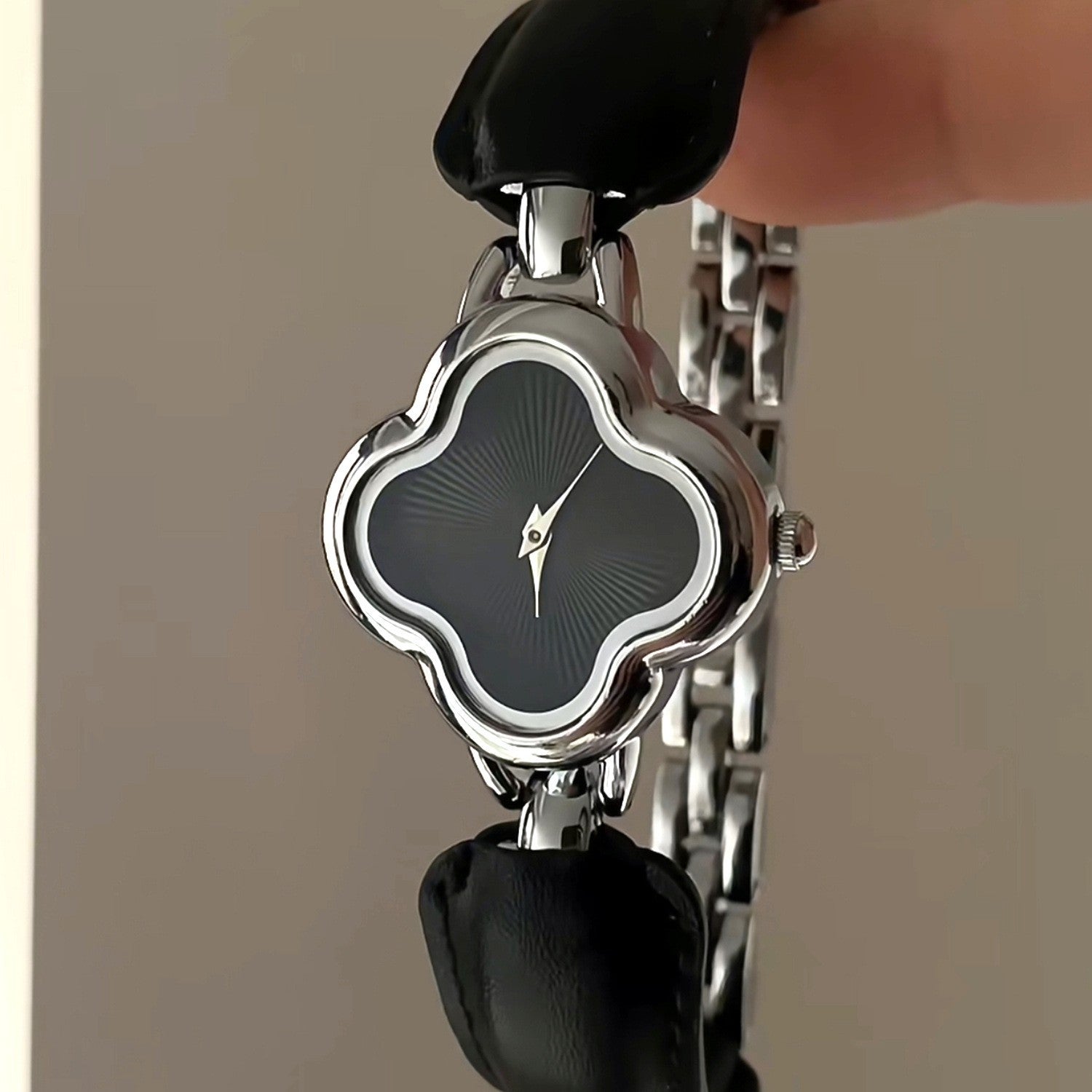 Anchor red clover leather strap bracelet watch - luxury, high-end, vintage quartz wristwatch
