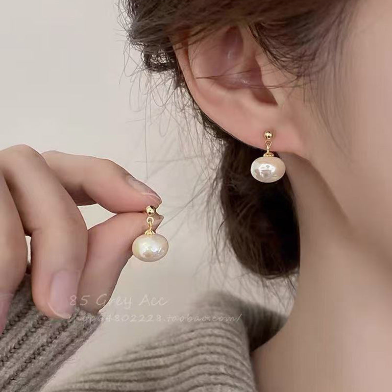 Earrings: luxurious and sophisticated 925 sterling silver stud earrings with pearls. elegant and versatile, a timeless classic