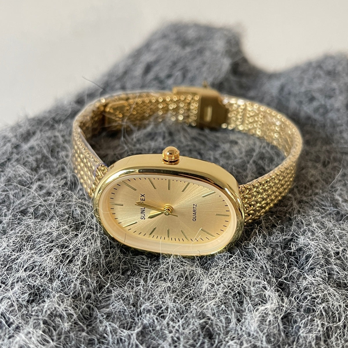 Niche style medieval style vintage watch for women niche styleaccessible luxuryretro exquisite classy golden steel strap watch
