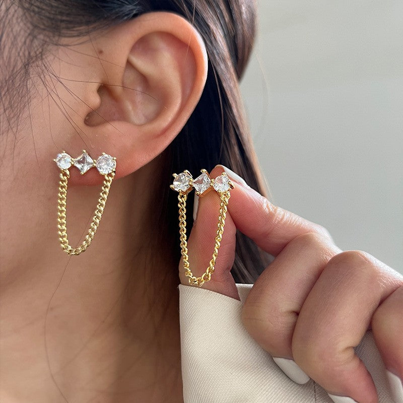 Earrings: luxurious and sophisticated 925 sterling silver stud earrings with pearls. elegant and versatile, a timeless classic