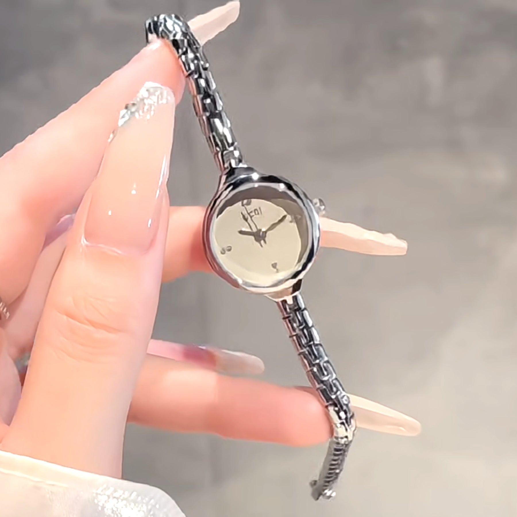 2026 trendy women's watches: vintage-inspired, high-end, exquisite, stylish, niche, and accessible luxury quartz wristwatches