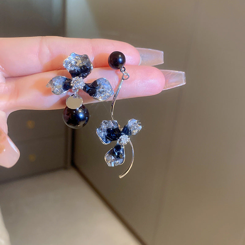 Silver needle gradient crystal flower earrings - chic design studs, versatile everyday earrings for a touch of elegance