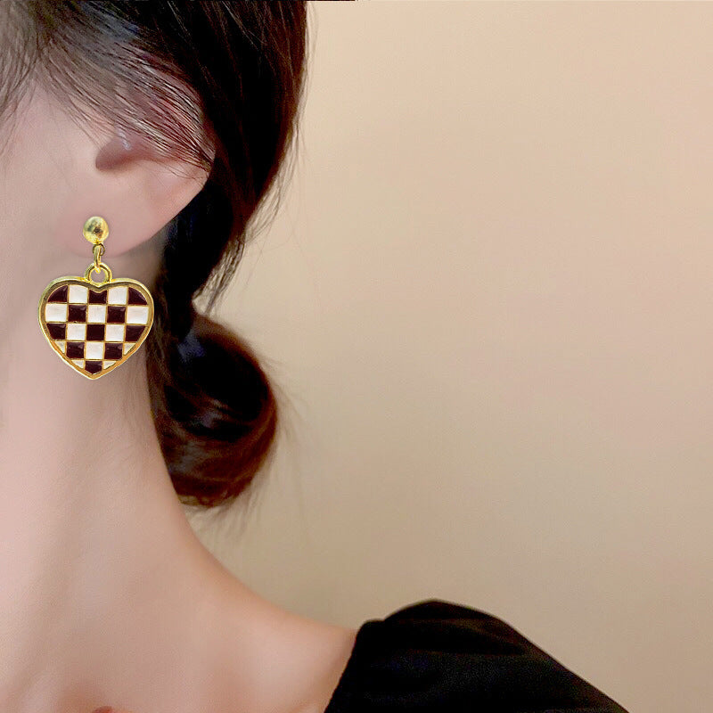 Earrings: luxurious and sophisticated 925 sterling silver stud earrings with pearls. elegant and versatile, a timeless classic