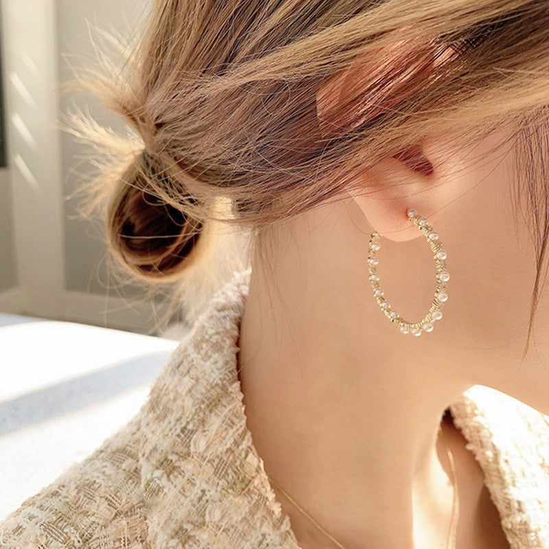 Earrings: luxurious and sophisticated 925 sterling silver stud earrings with pearls. elegant and versatile, a timeless classic
