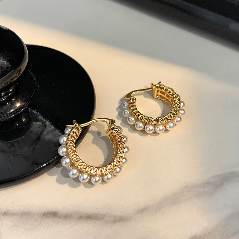 Luxury pearl ear cuff - unique design, elegant style, versatile fashion earrings