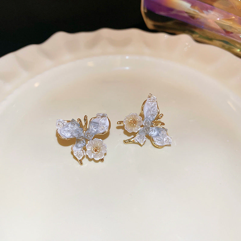 Silver needle gradient crystal flower earrings - chic design studs, versatile everyday earrings for a touch of elegance