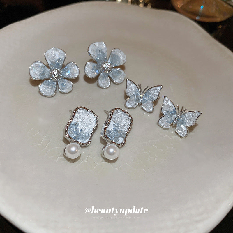 Silver needle gradient crystal flower earrings - chic design studs, versatile everyday earrings for a touch of elegance