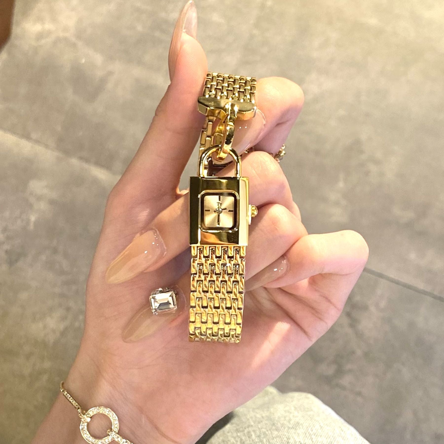 2026 trendy women's watches: vintage-inspired, high-end, exquisite, stylish, niche, and accessible luxury quartz wristwatches