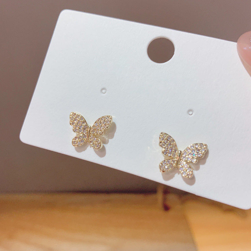 Earrings: luxurious and sophisticated 925 sterling silver stud earrings with pearls. elegant and versatile, a timeless classic