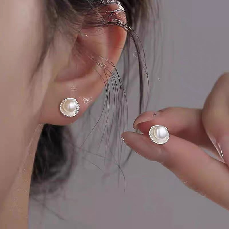 Earrings: luxurious and sophisticated 925 sterling silver stud earrings with pearls. elegant and versatile, a timeless classic
