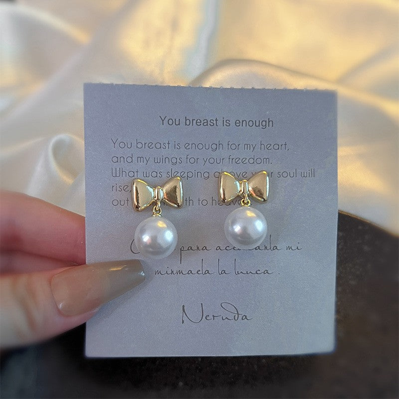 Earrings: luxurious and sophisticated 925 sterling silver stud earrings with pearls. elegant and versatile, a timeless classic