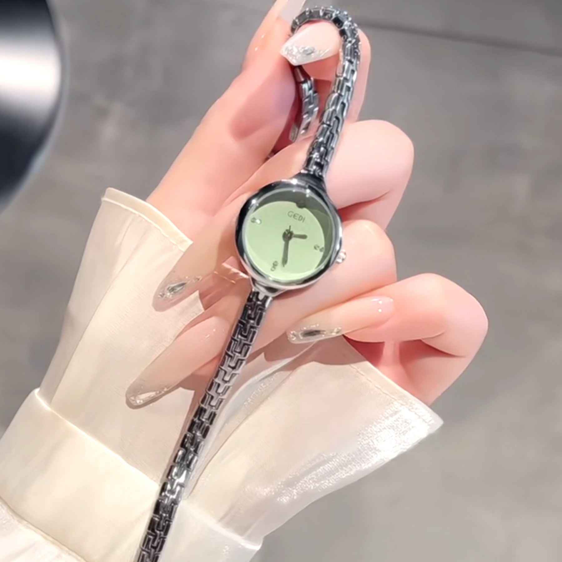 2026 trendy women's watches: vintage-inspired, high-end, exquisite, stylish, niche, and accessible luxury quartz wristwatches