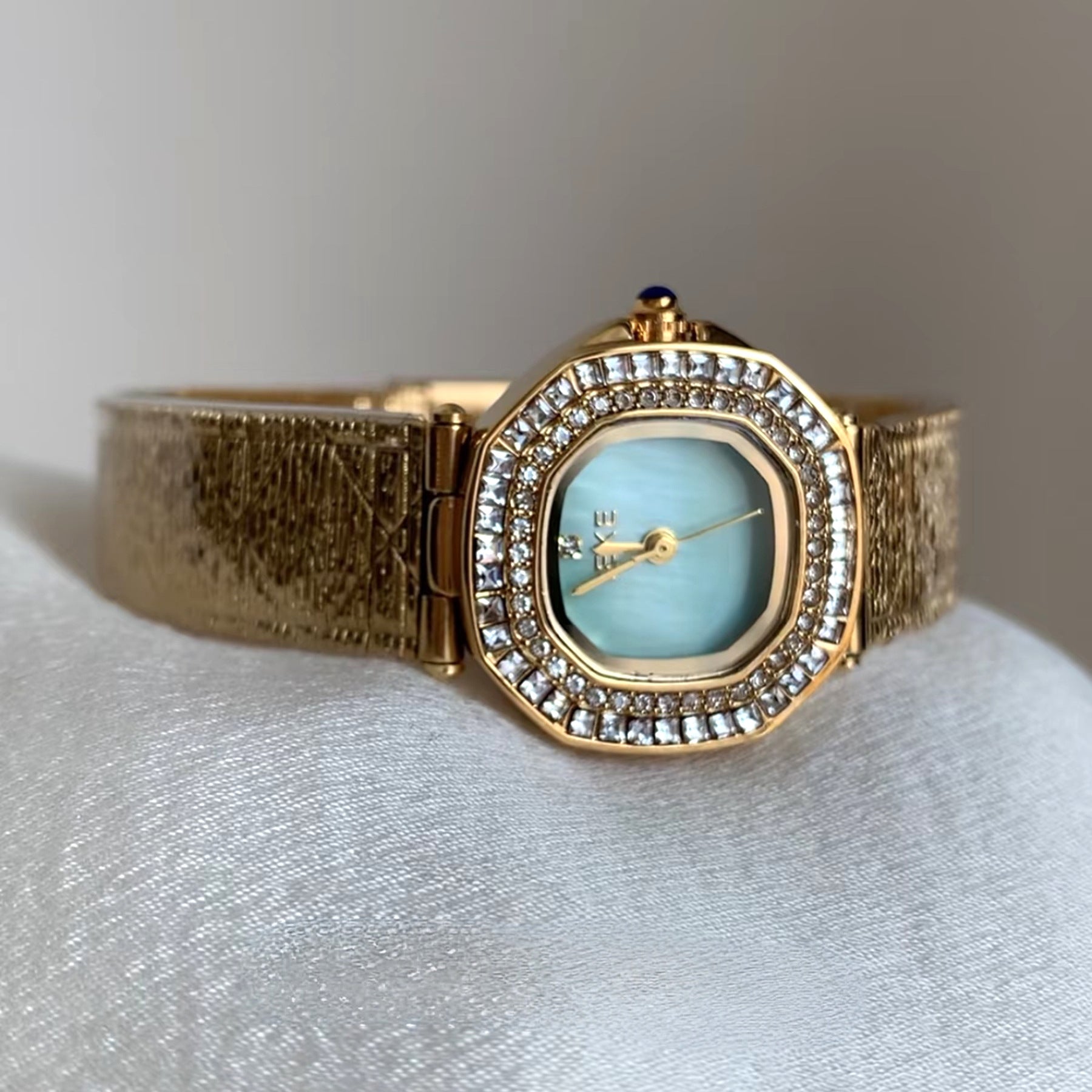 2026 trendy women's watches: vintage-inspired, high-end, exquisite, stylish, niche, and accessible luxury quartz wristwatches