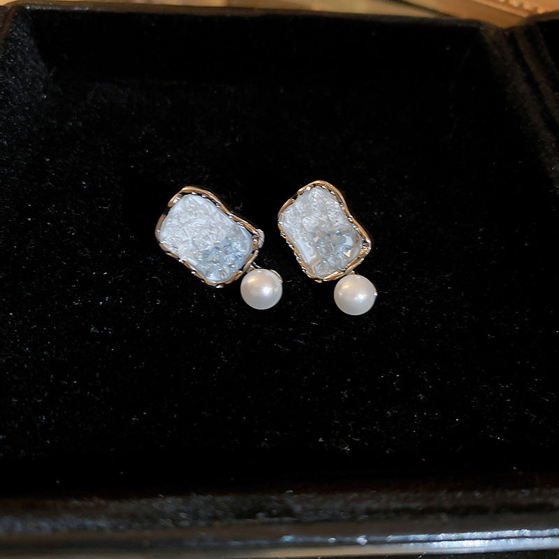 Silver needle gradient crystal flower earrings - chic design studs, versatile everyday earrings for a touch of elegance