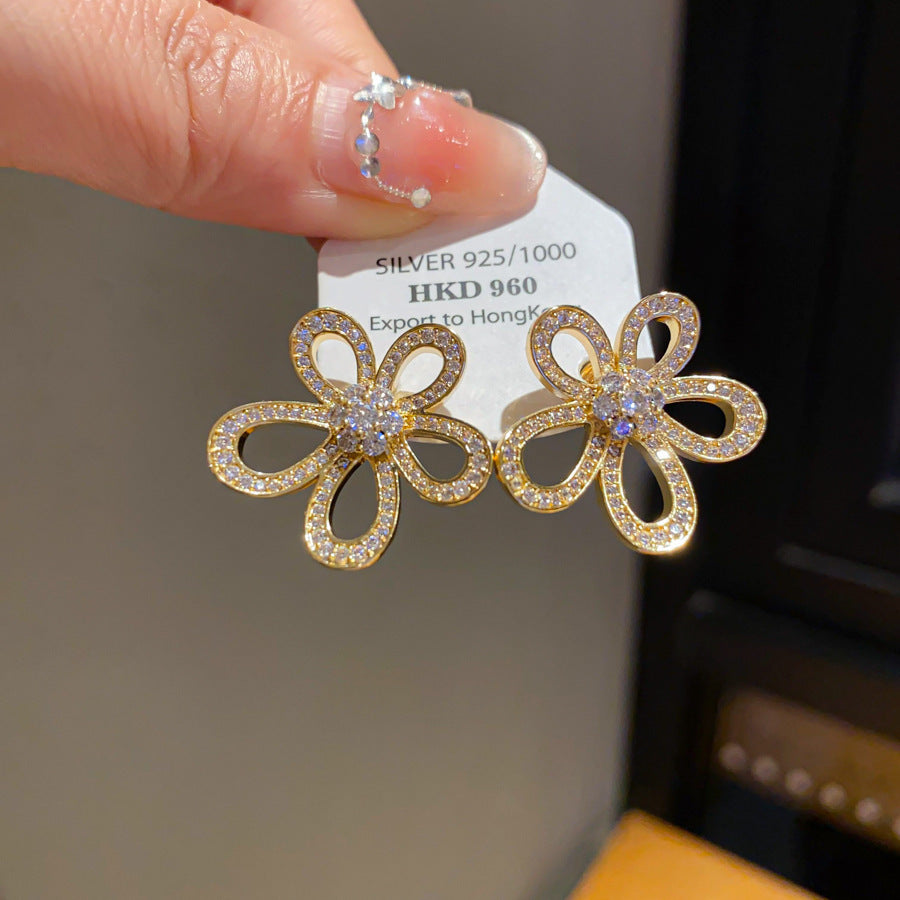 Real gold electroplated silver needle pearl flower earrings fashionelegant earrings accessible luxuryclassy earrings