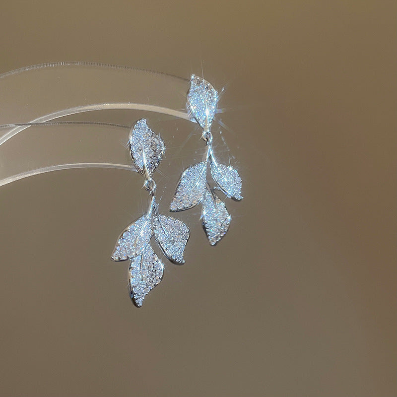 Real gold electroplated silver needle pearl flower earrings fashionelegant earrings accessible luxuryclassy earrings