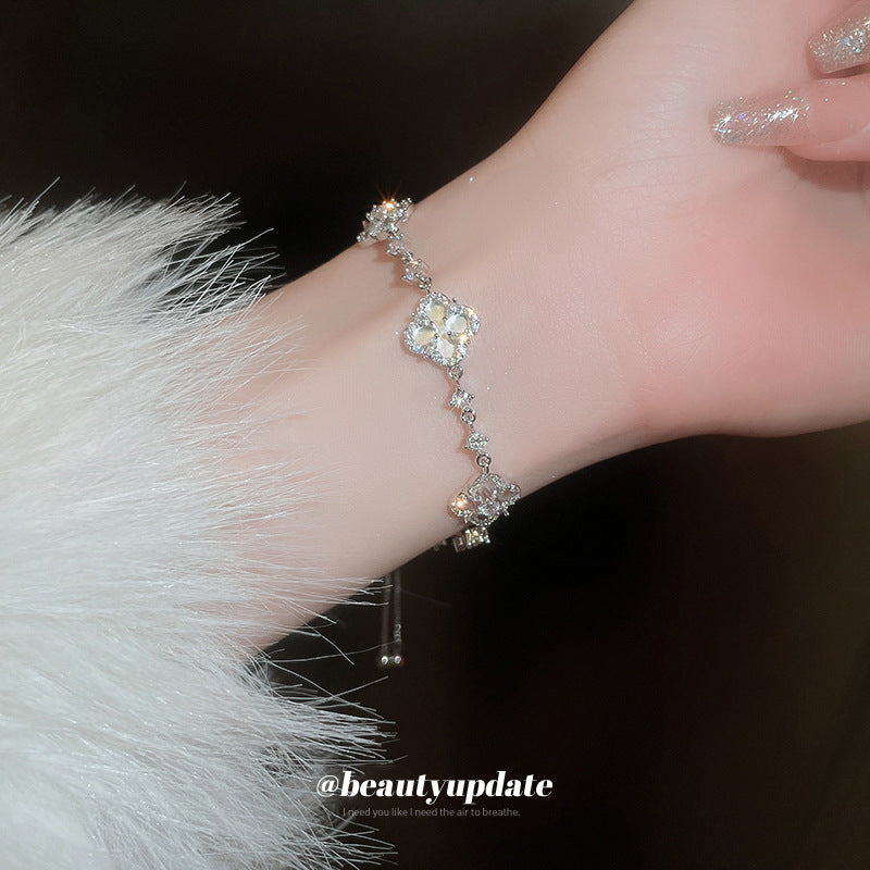 Four-petal zircon flower bracelet - elegant, adjustable, and trendy new jewelry