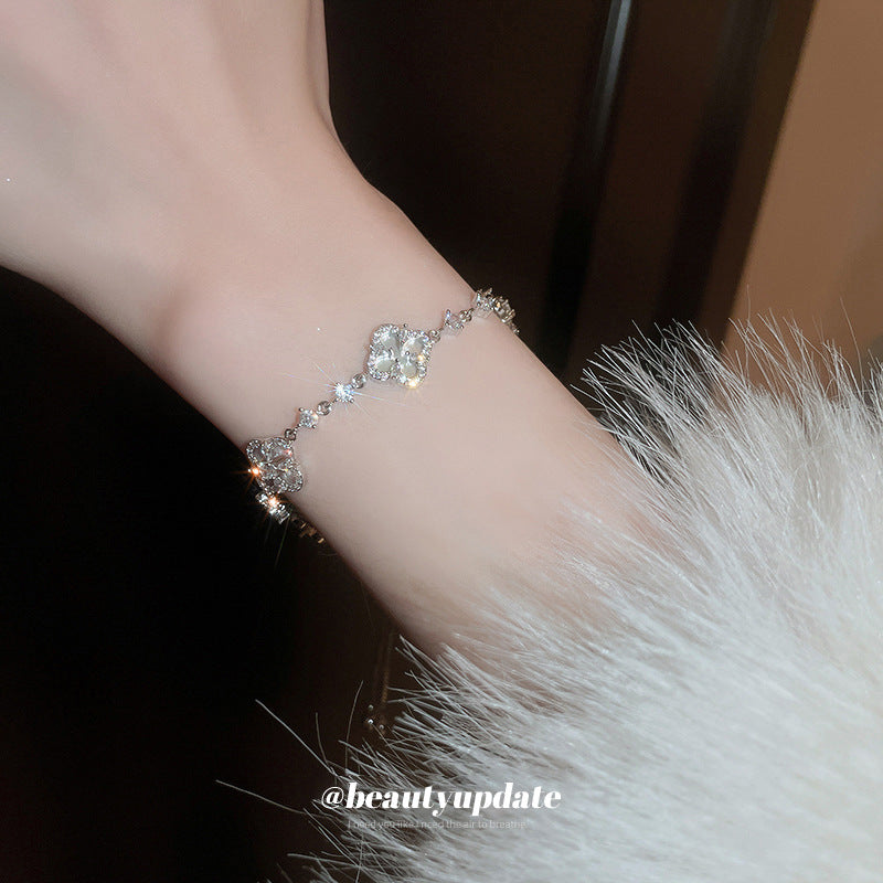 Four-petal zircon flower bracelet - elegant, adjustable, and trendy new jewelry