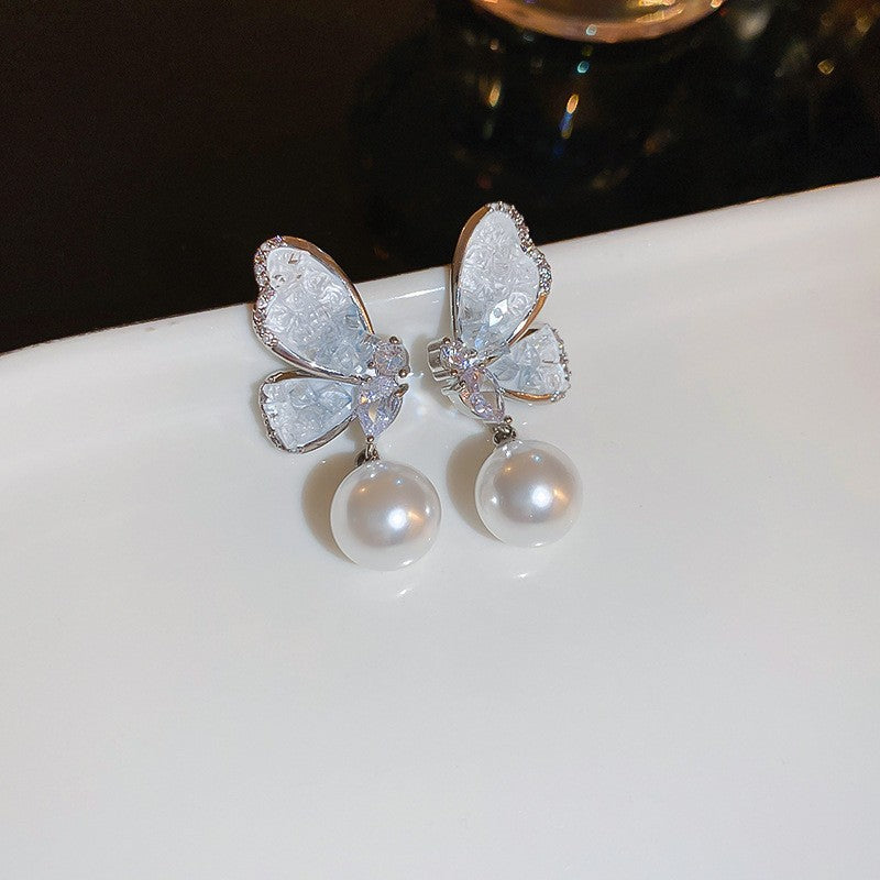 Silver needle gradient crystal flower earrings - chic design studs, versatile everyday earrings for a touch of elegance