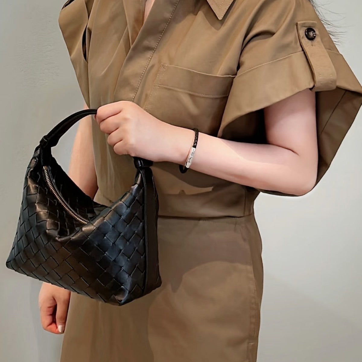 Cross-border explosion BV same lunch box bag, handwoven bag, versatile handbag, casual versatile shoulder underarm bag, women