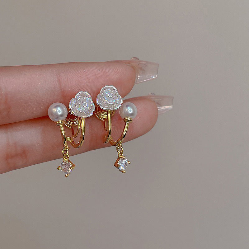 Earrings: luxurious and sophisticated 925 sterling silver stud earrings with pearls. elegant and versatile, a timeless classic
